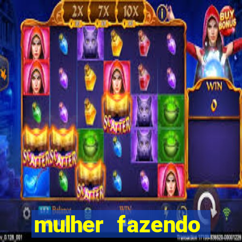 mulher fazendo strip tease