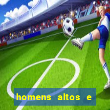 homens altos e sarados pelados